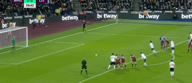 个人能力！两队进攻陷入困境， 奎因上场外线运球高难度急停三分命中！