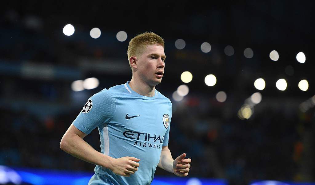 热爱皆平等，河南球迷赛前在球场外声援阿奇姆彭