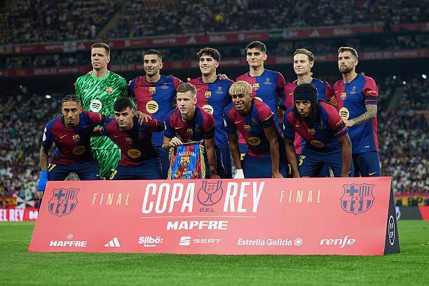 后卫关键拦截，守住关键领先