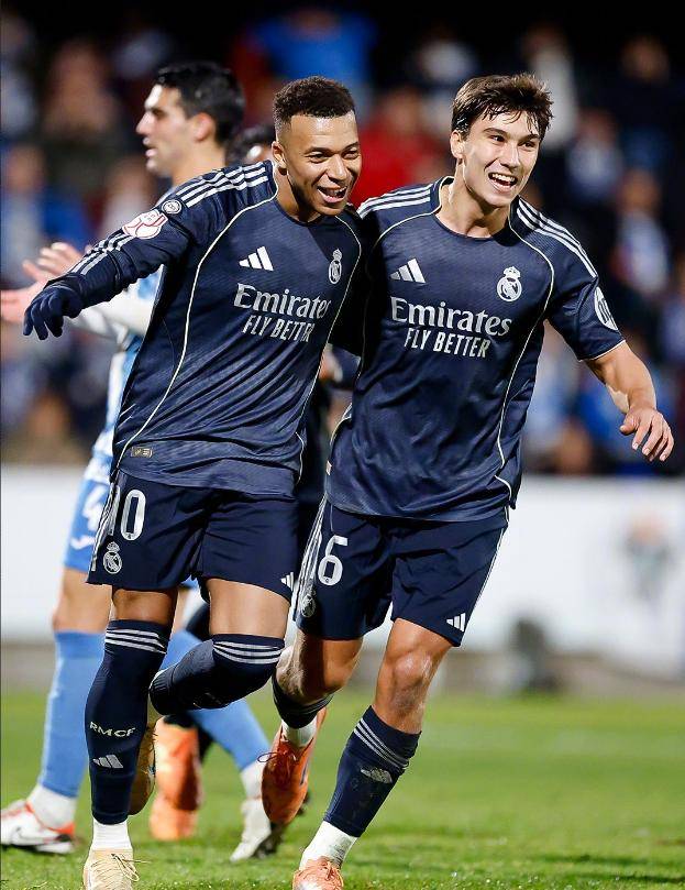 斯洛特：球队目标是重返联赛前四，我心中萨拉赫理应上场比赛